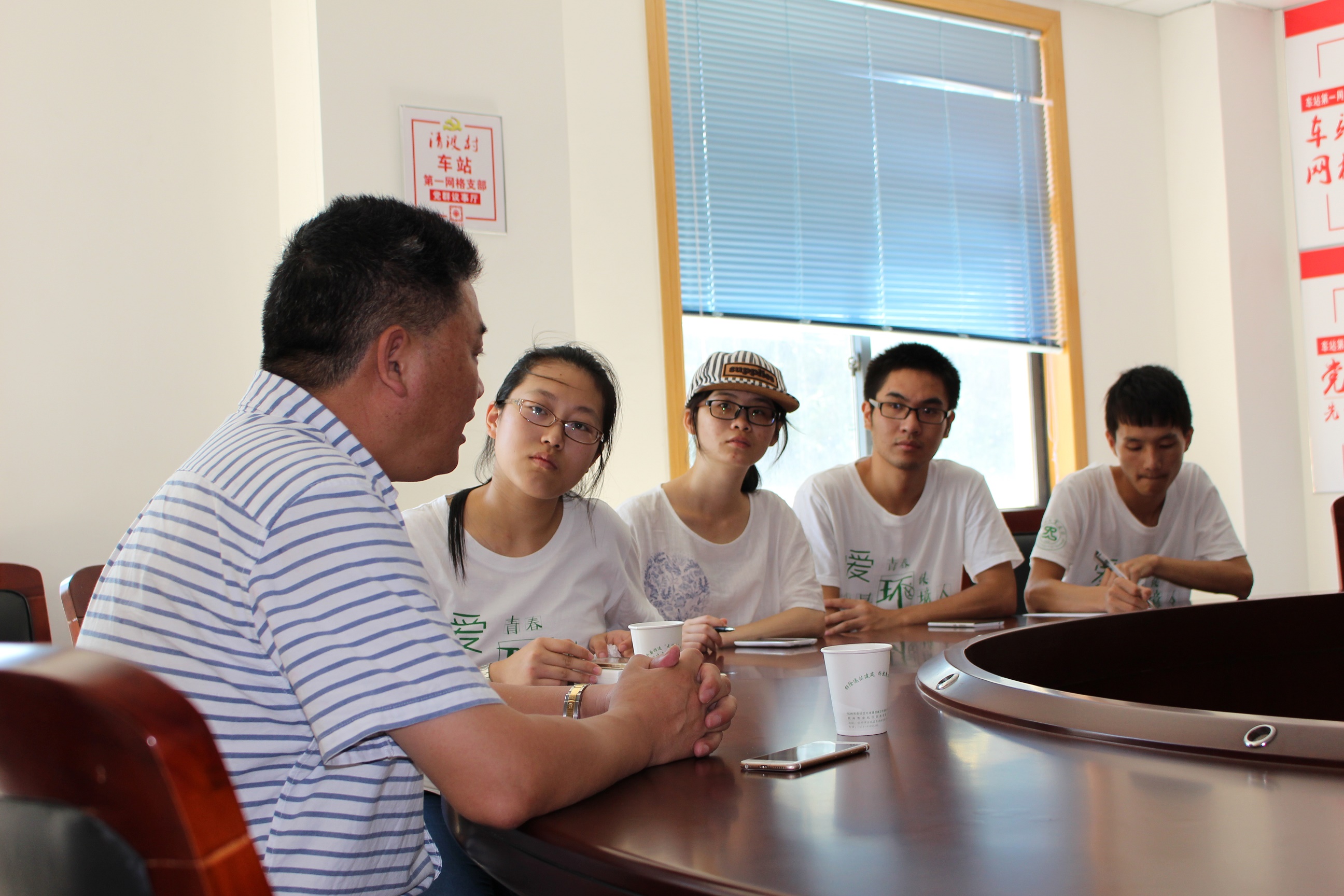 1469154262421097998.jpg 01.采访清波村村长.jpg