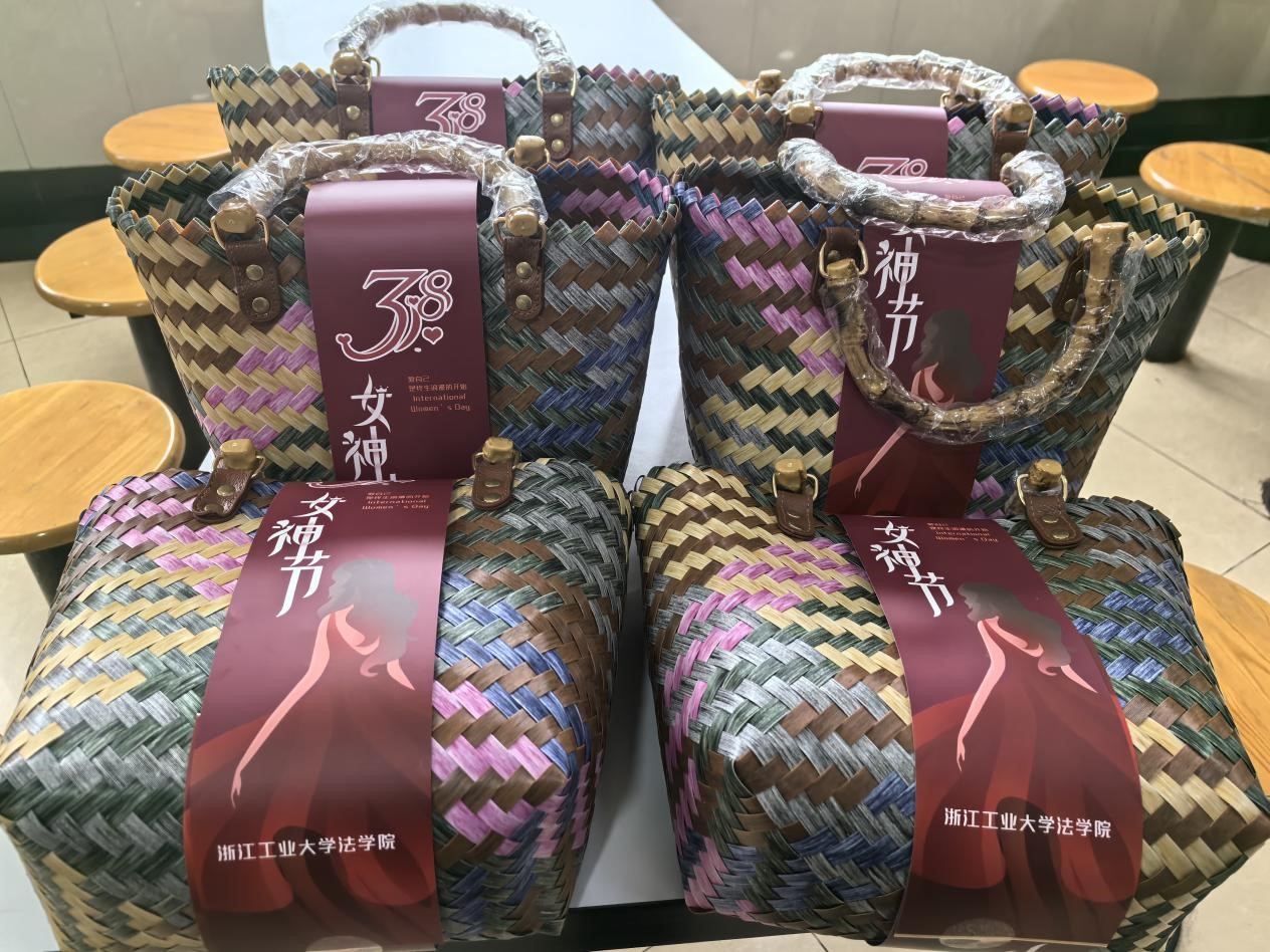 1741678456937065935.jpg 111111.jpg