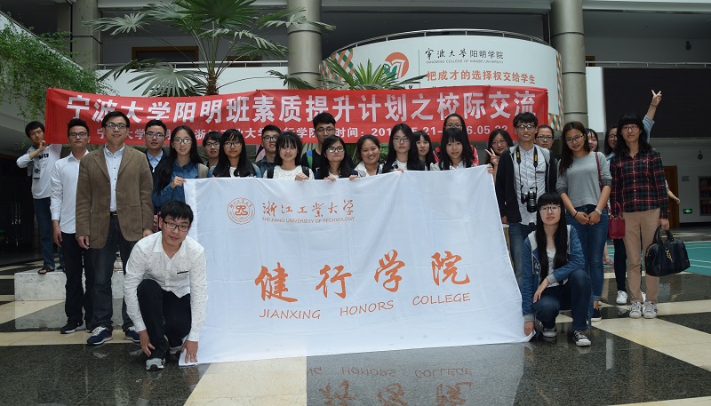 健行学院与阳明学院合影.jpg
